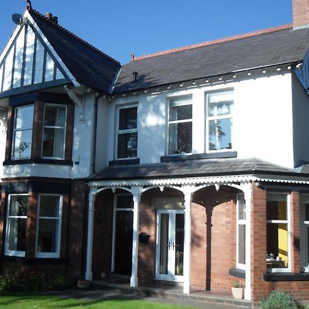 The Hive At 52 Bed and Breakfast Northwich Exterior foto